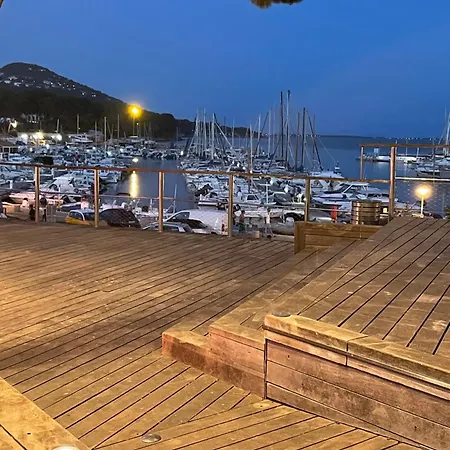 Avec Piscine Près Des Plages